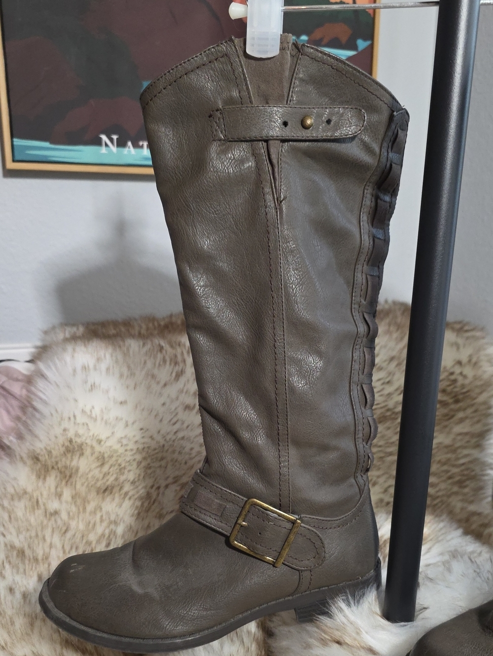 Tall Brown Boots With Buckle Detail